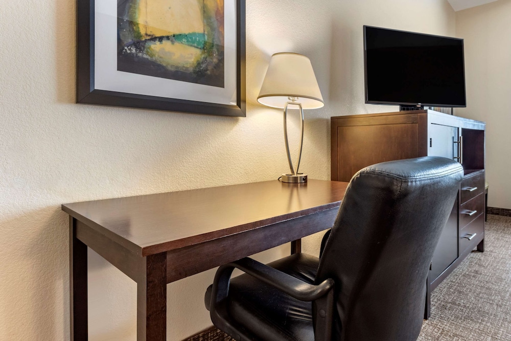 Comfort Inn and Suites Butler 34/38
