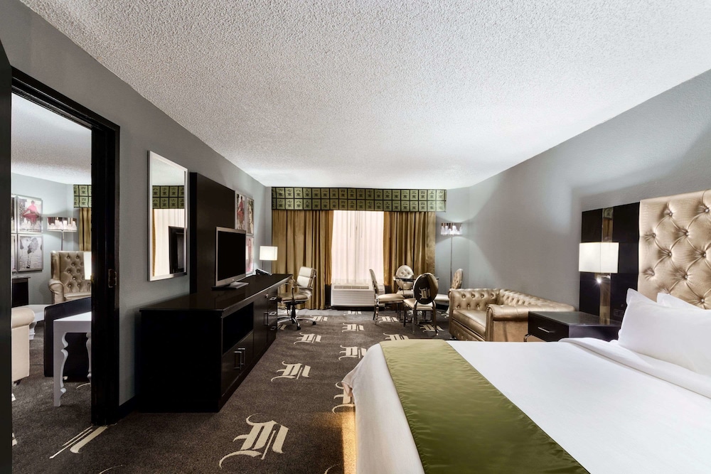 Wyndham Garden Dallas North 10/50