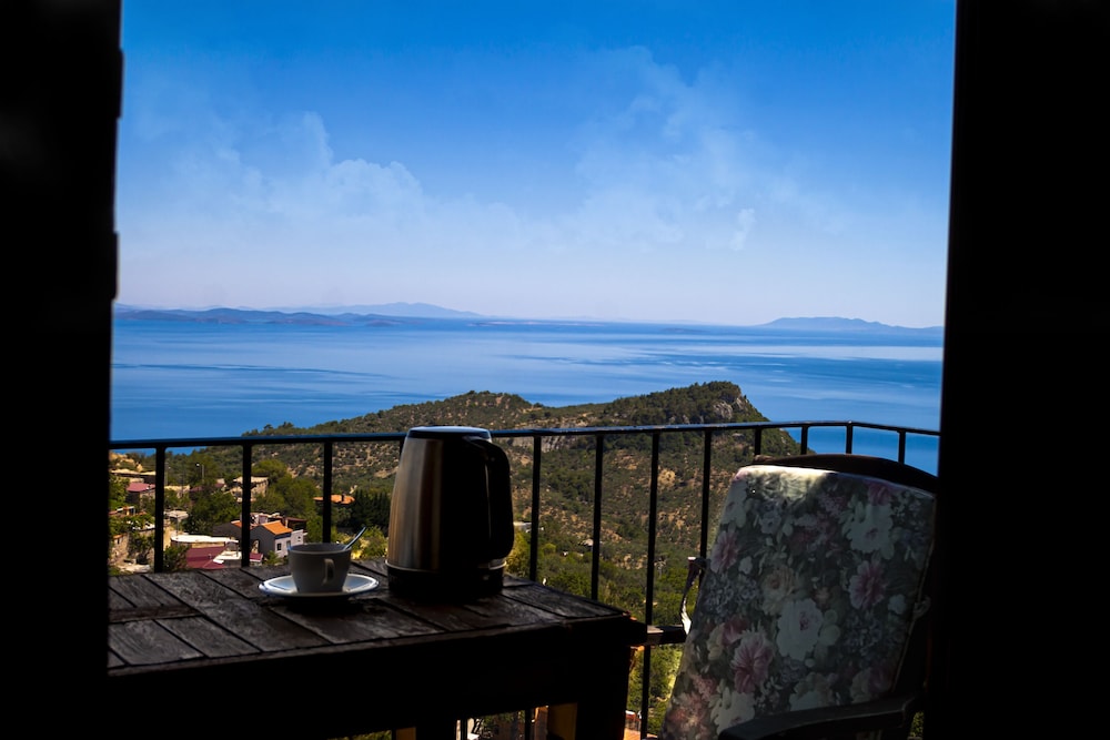Assos Kayalar Terrace Boutique Hotel 46/50