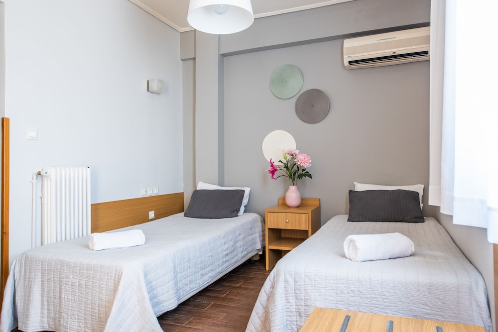 Myrto Hotel 28/90