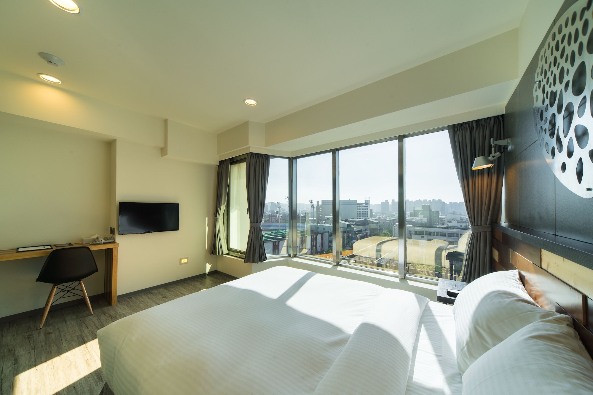 STANDARD, DOUBLE BED, CITY VIEW