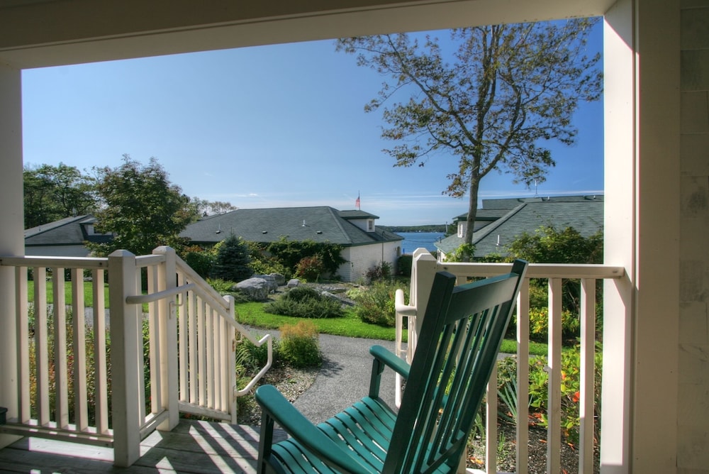 Spruce Point Inn Resort Spa 3/40