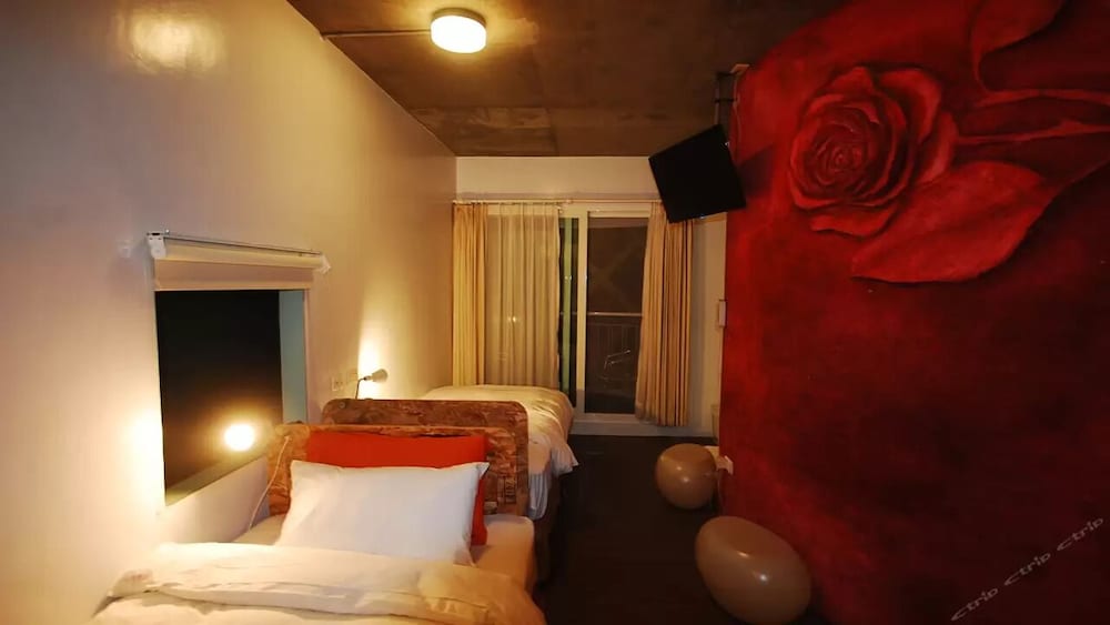 Orange Moon Inn 28/68