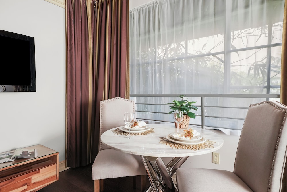 Riviera Suites South Beach 54/65