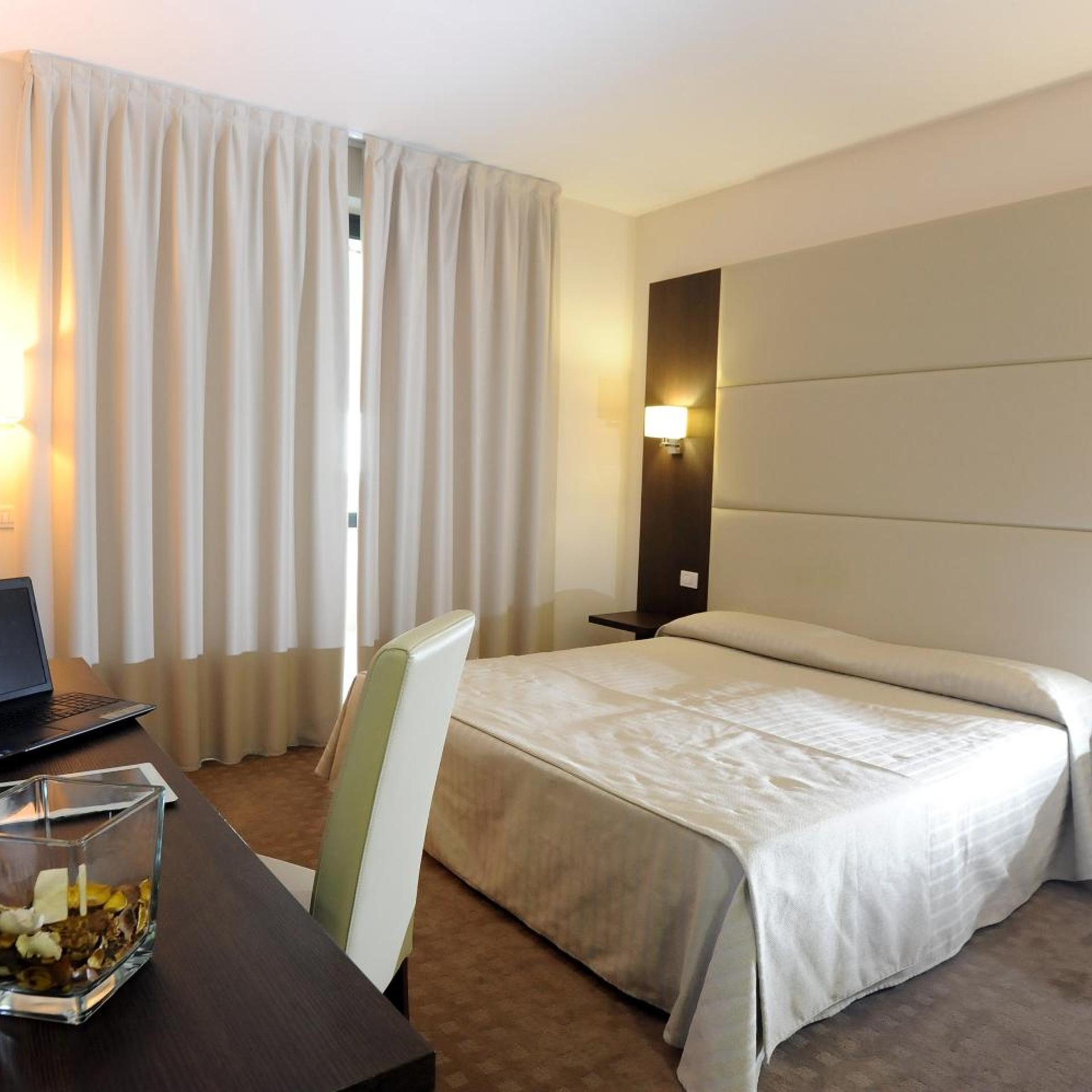 Palace Inn 24/56