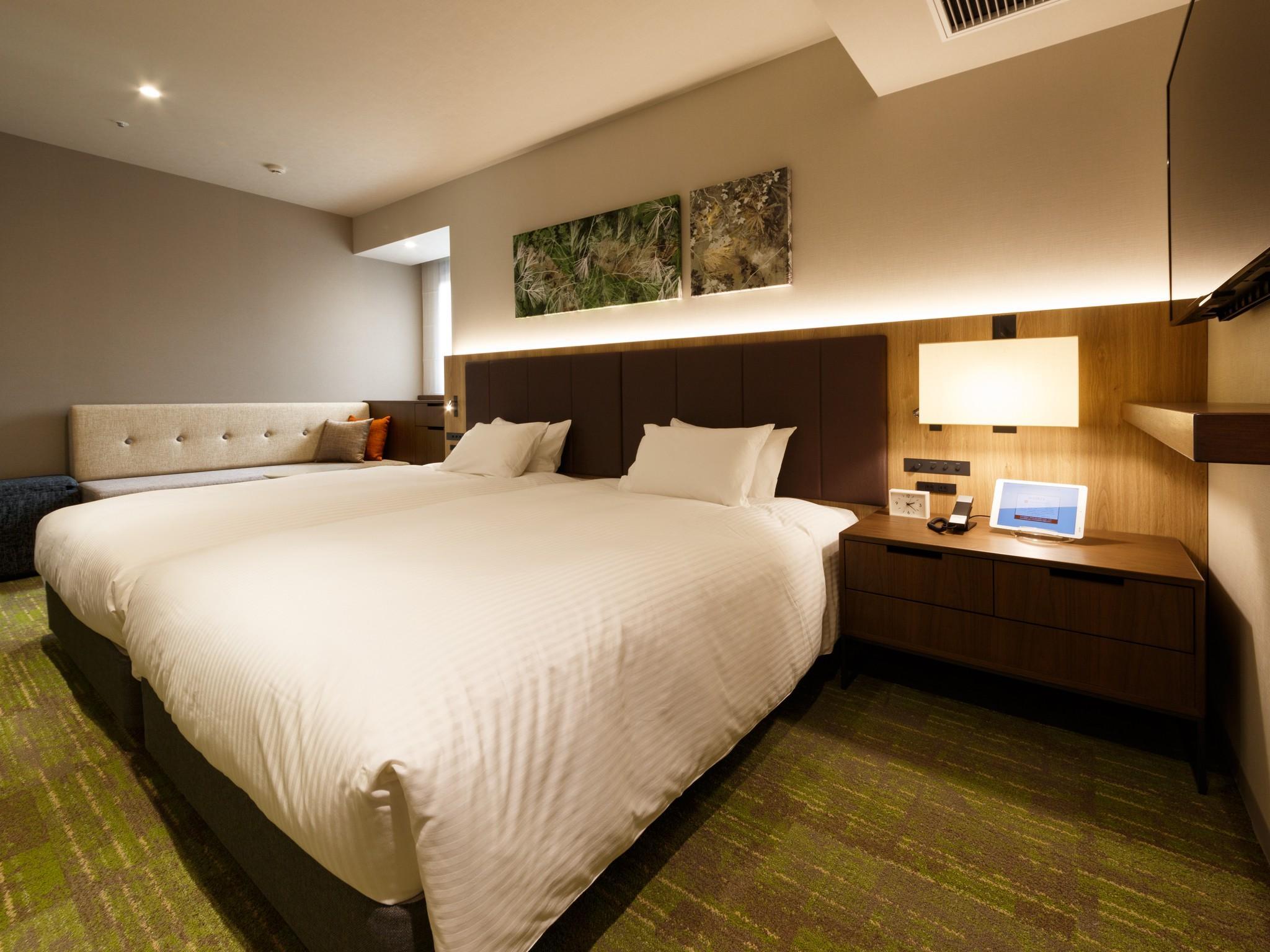 Relax, Twin Beds