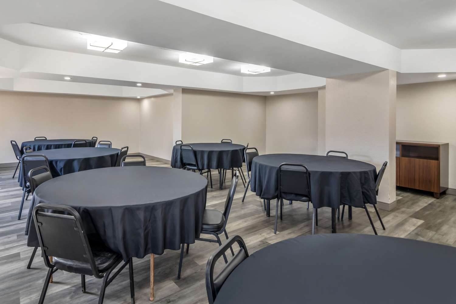 Country Inn and Suites By Radisson Atlanta Airport South GA 33/43
