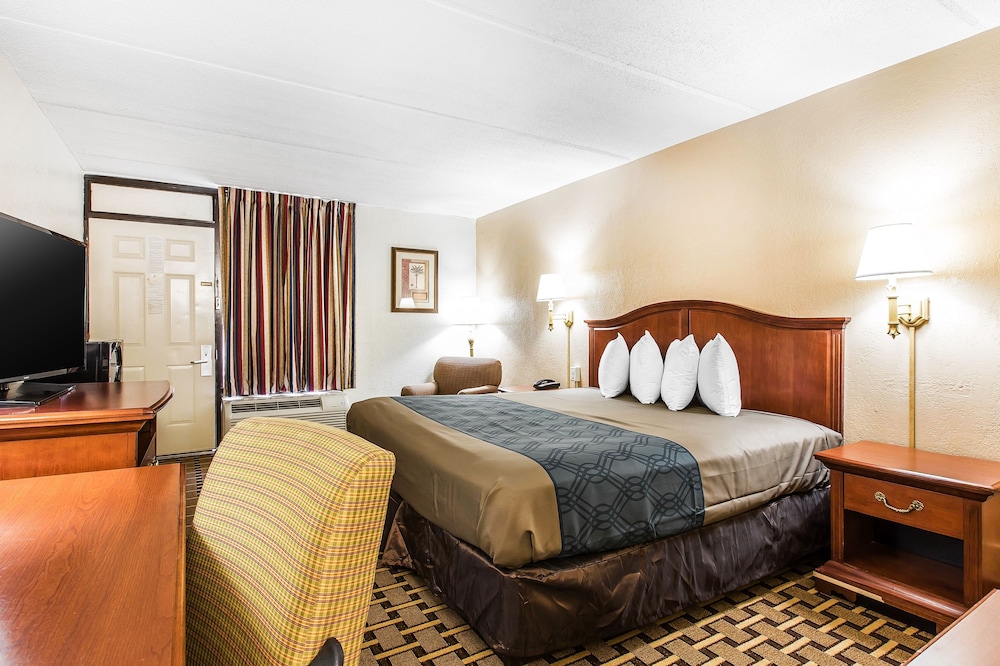 ROOM, KING BED