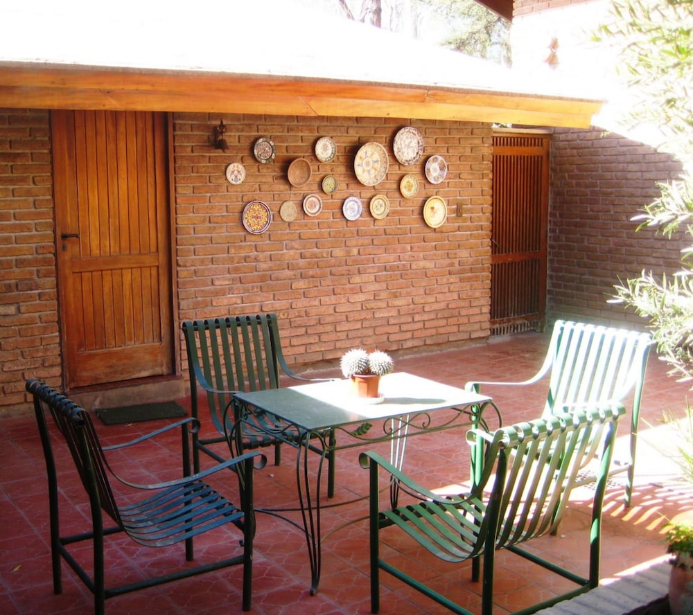 Lujan de Cuyo Bed and Breakfast 30/50