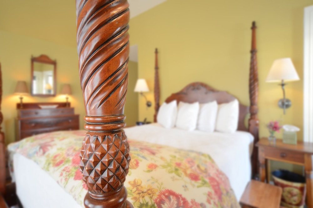 High Rock, Queen Bed