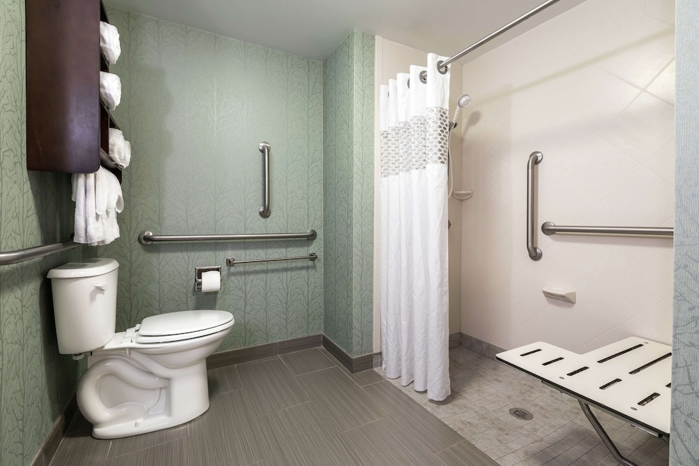 Hampton Inn Anderson/ Alliance Business Park 16/45