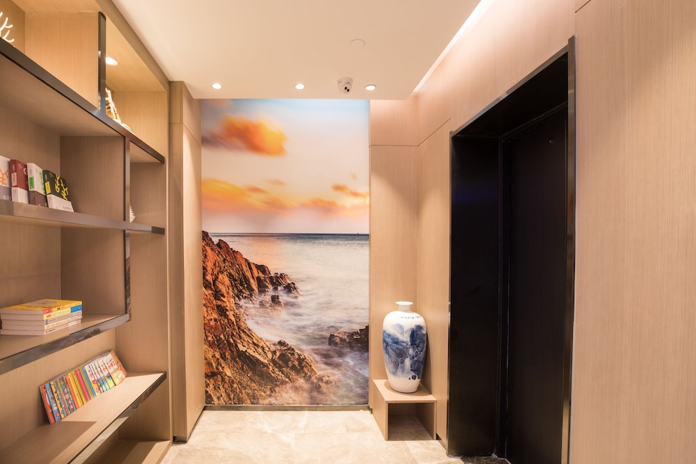 Atour Hotel Qingdao Airport Century Park 27/27