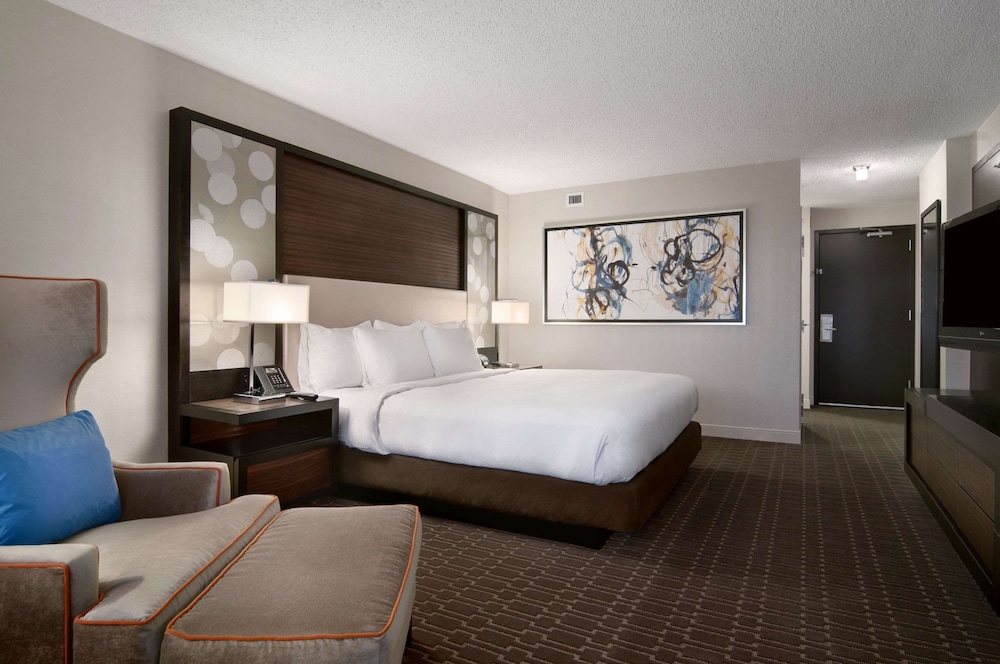 Hilton Atlanta Airport 16/70