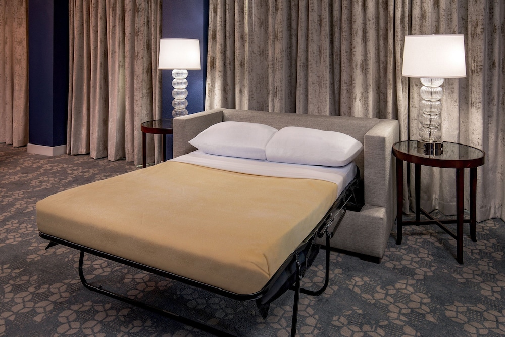 PEORIA MARRIOTT PERE MARQUETTE 50/50