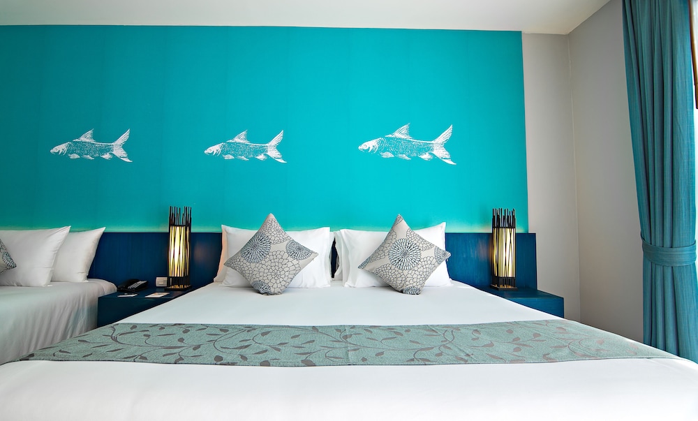 DELUXE, FAMILY, SINGLE, KING BED