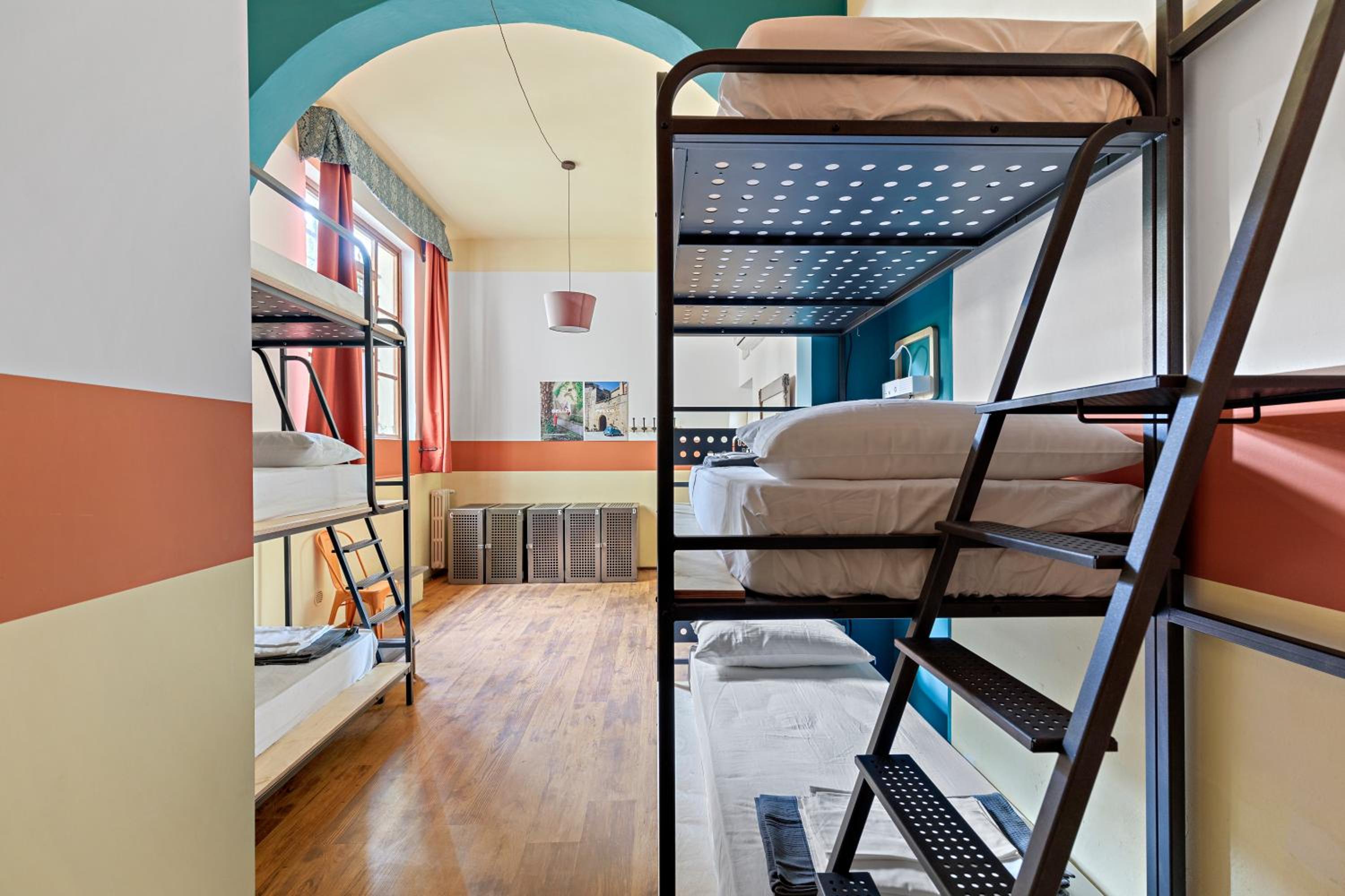 Female Dorm, Female Only, 6 People, 6 Beds