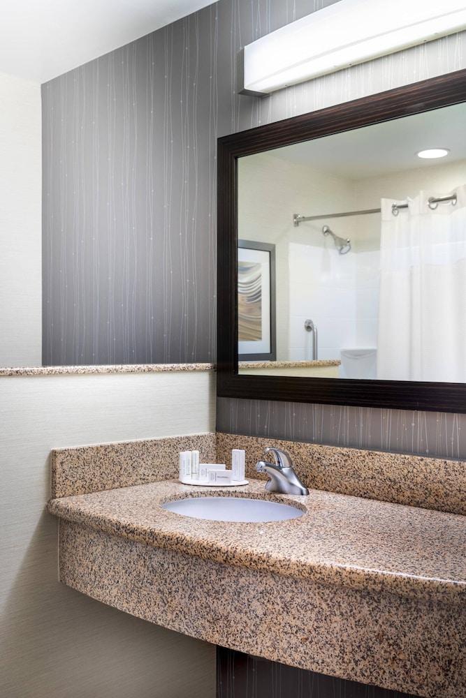 Courtyard Marriott Denton 8/47