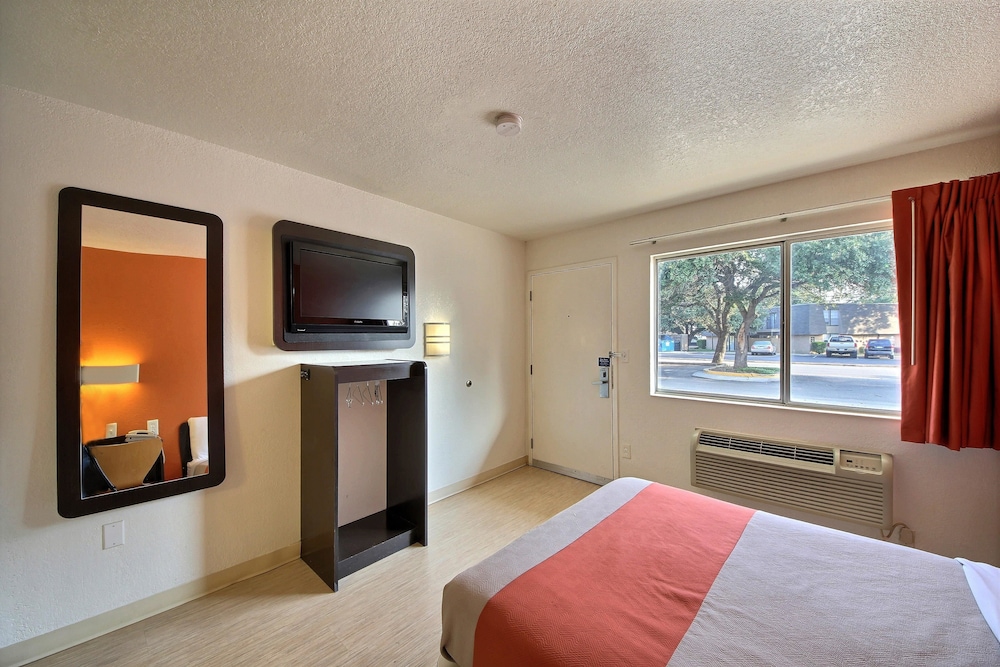 Motel6 San Marcos, TX 44/49