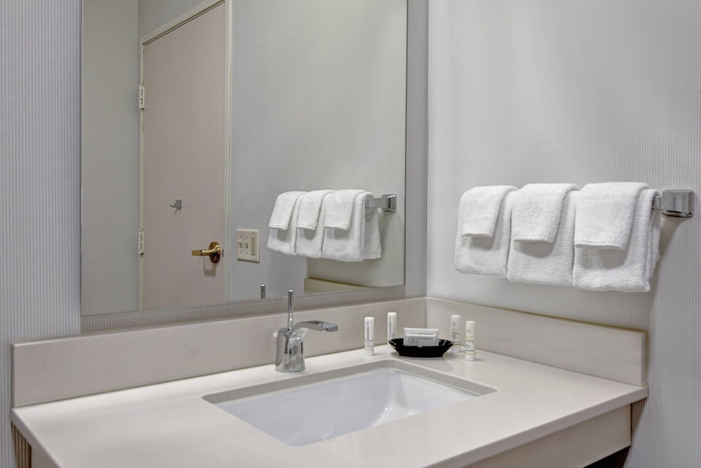 Courtyard By Marriott Old Pasadena 10/41