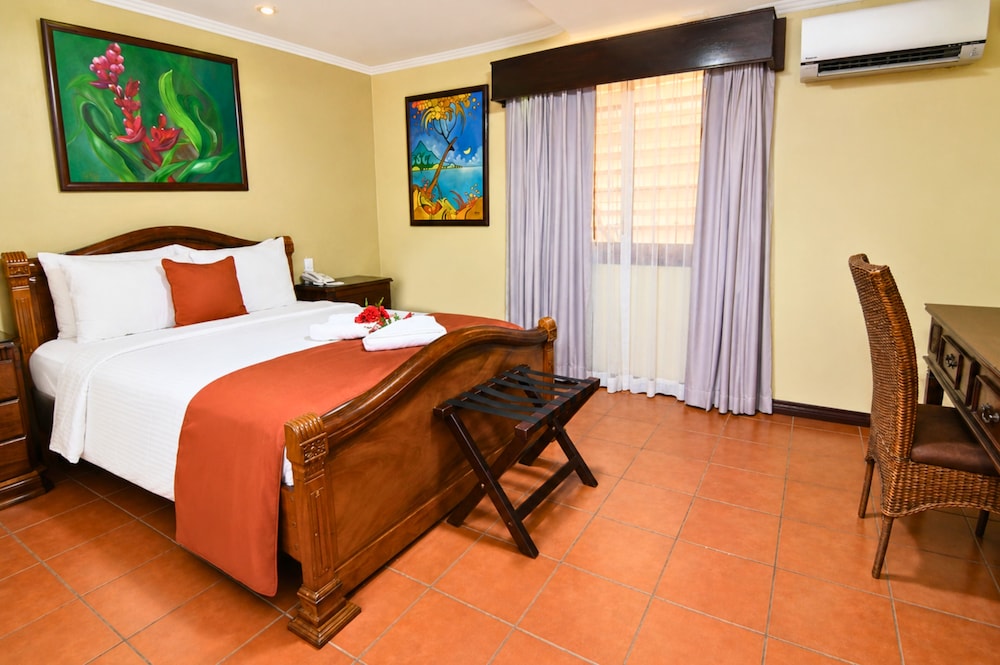 Hotel Casa Roland Golfito (ex Casa Roland Marina Resort) 13/72