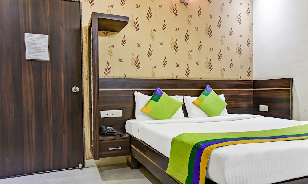 Oyo Rooms Sargam Cinemas 19/50