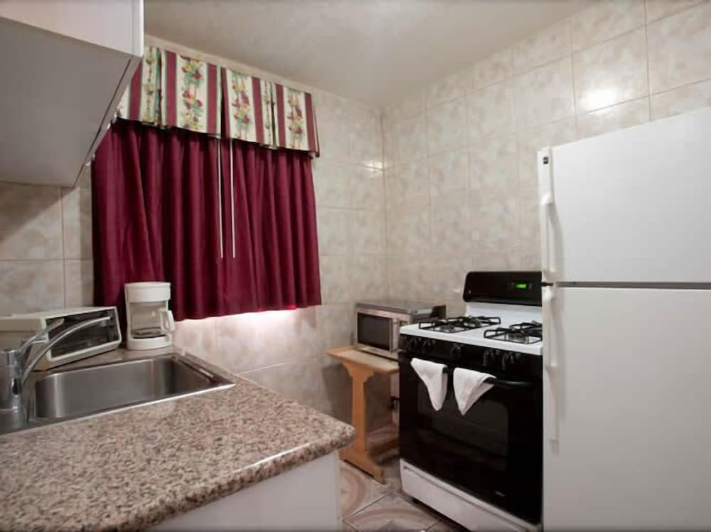 Palace Inn Oxnard 34/43