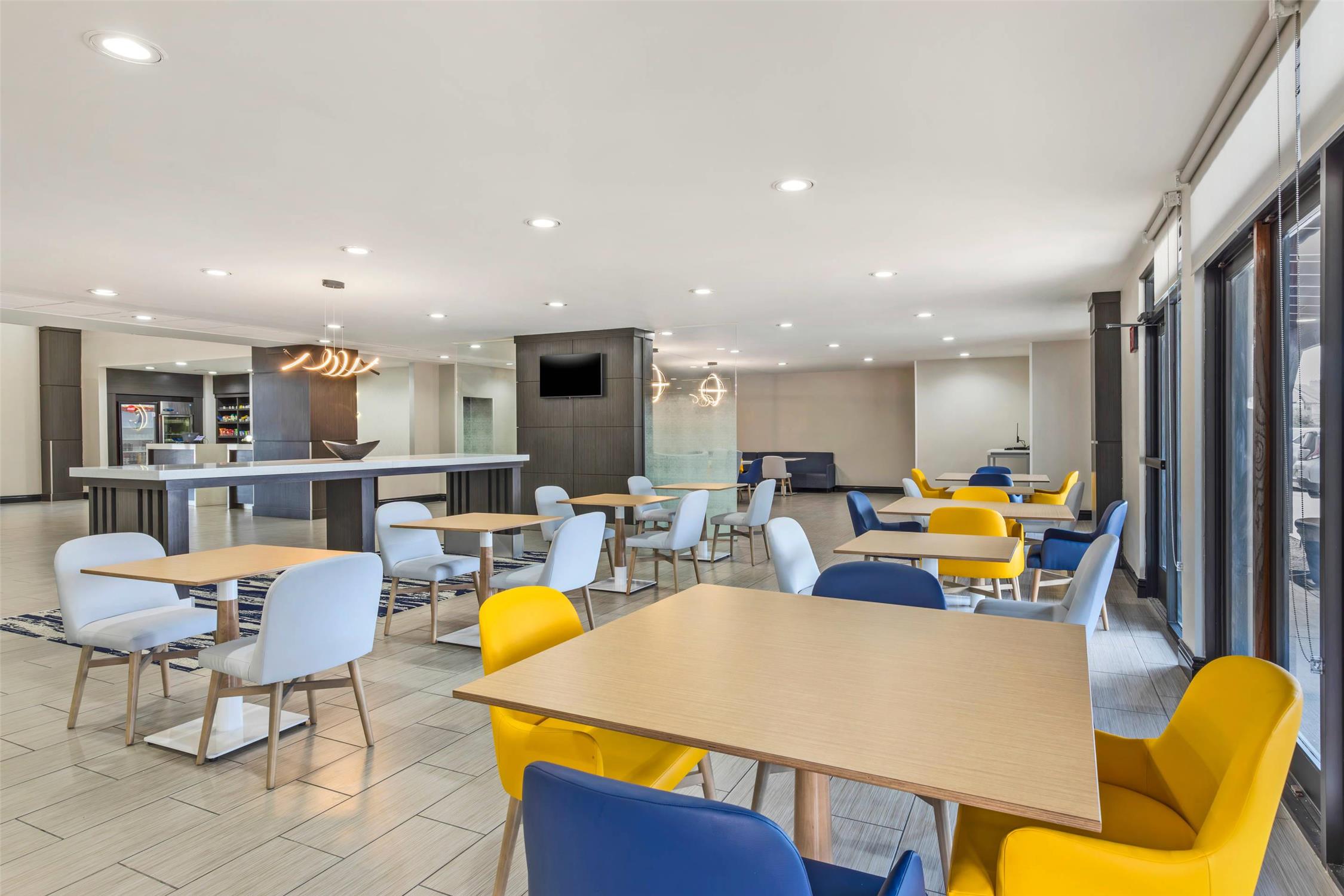 Comfort Inn & Suites Irving Las Colinas DFW 14/16