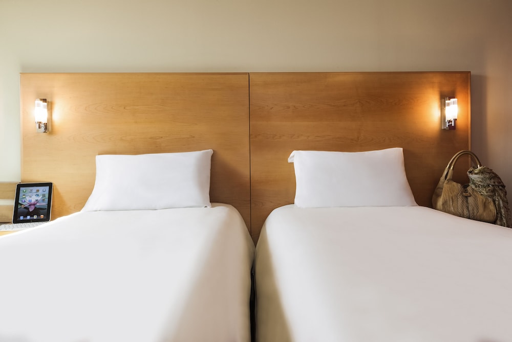 Ibis Bordeaux Lac 28/70