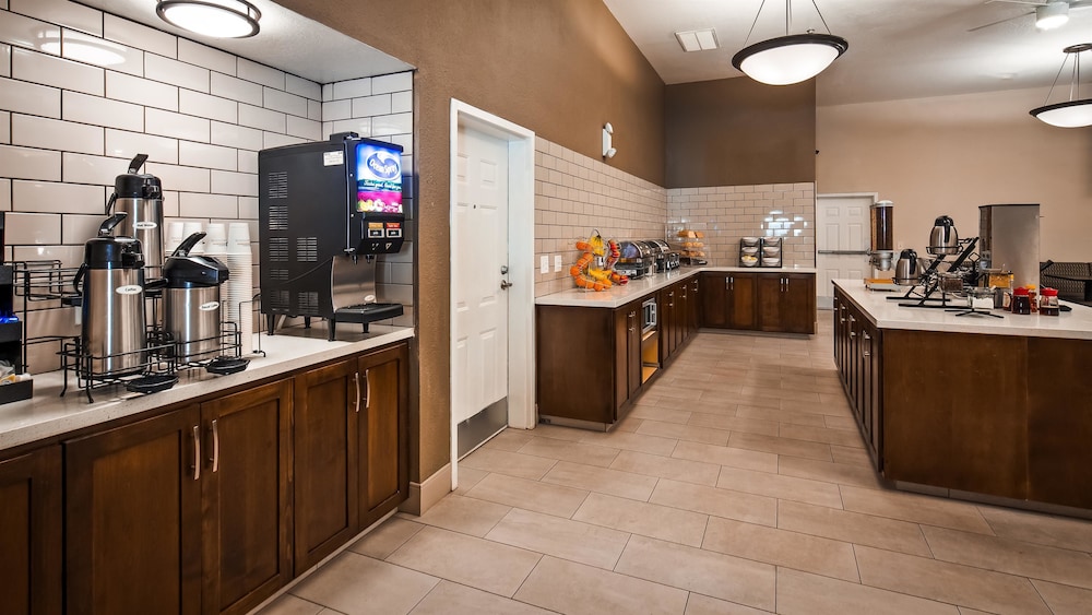 Best Western Plus Executive Inn & Suites 30/33