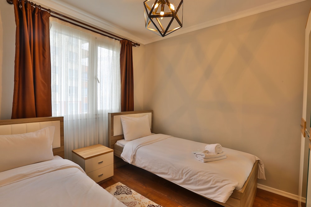 Royal Comfort Hotel 8/50