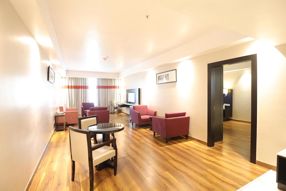 Radisson Hotel Agra 40/68