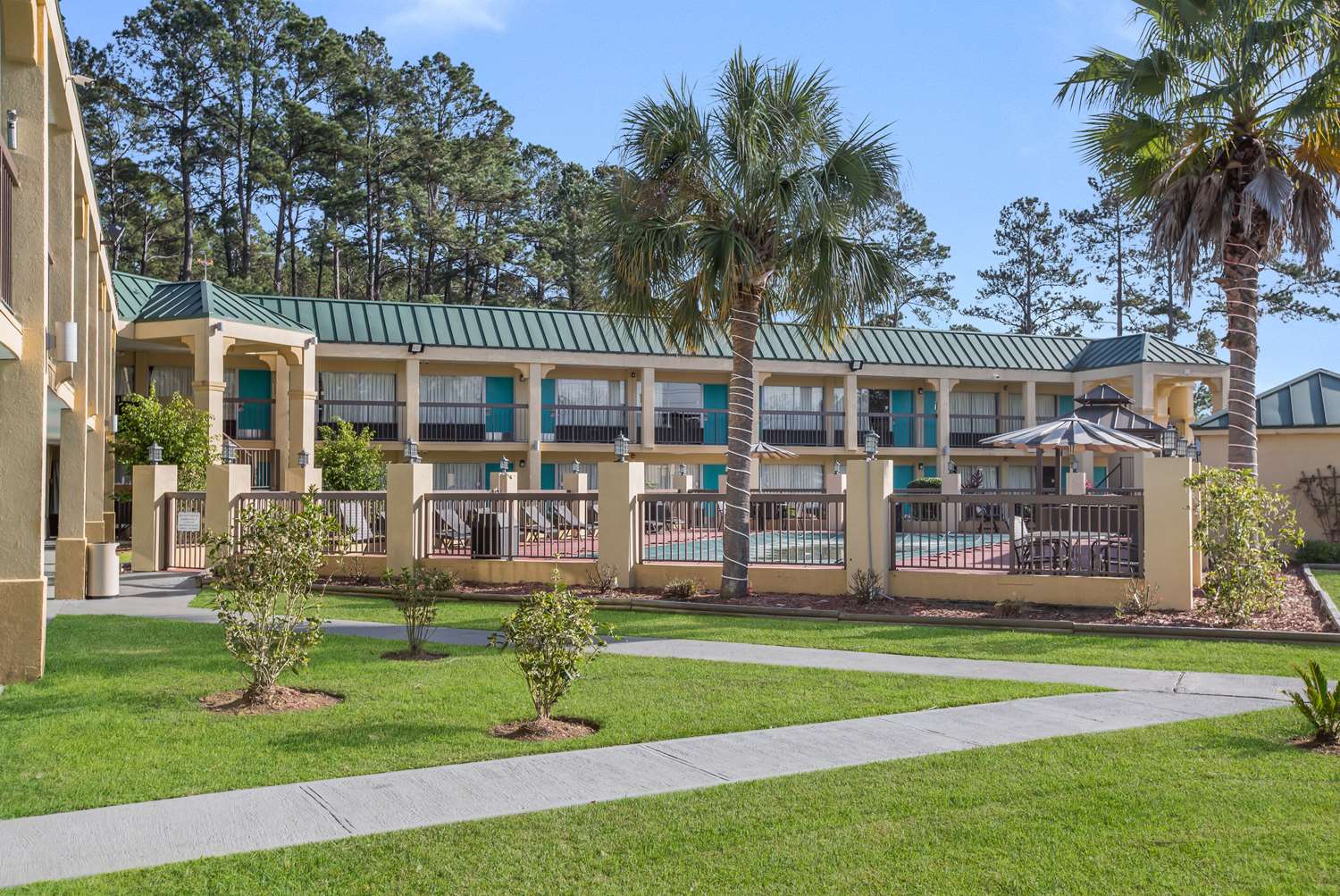 Econo Lodge Inn & Suites Hardeeville-I-95 56/59