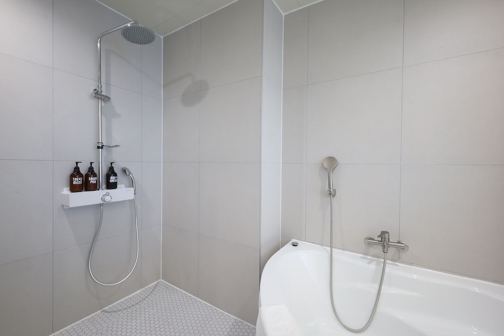 Songjeong Olla Hotel 50/50