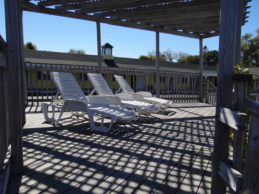 Jonathan Edwards Motel 3/65