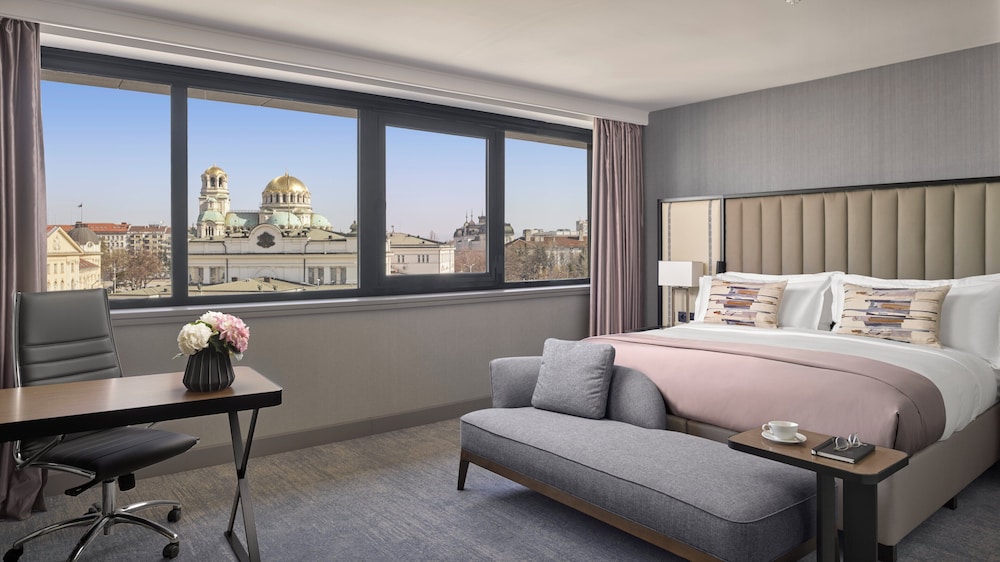 Classic, King Bed, Cathedral View