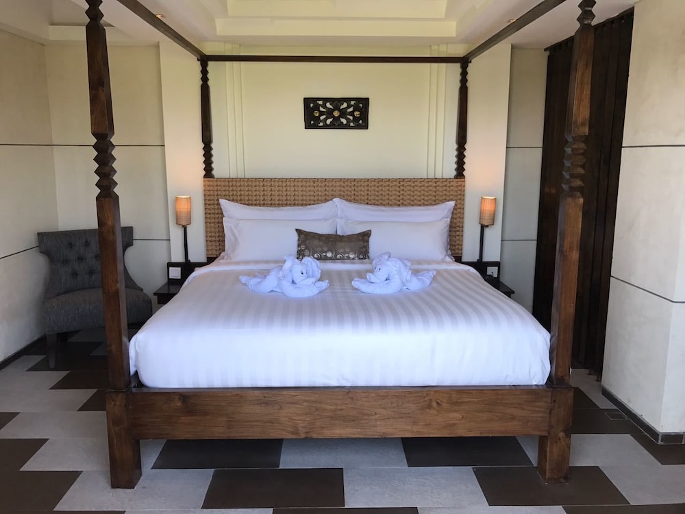 Anshel Hotel 12/45