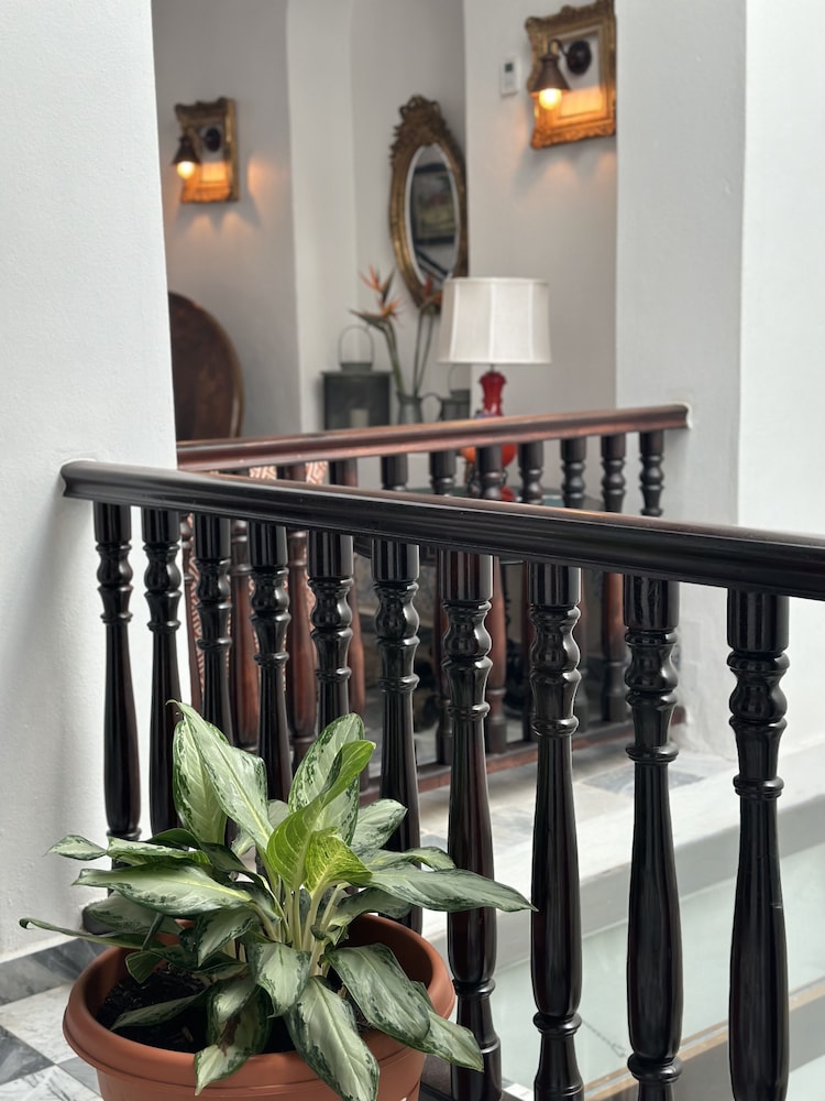 352 Guest House Hotel Boutique 7/50
