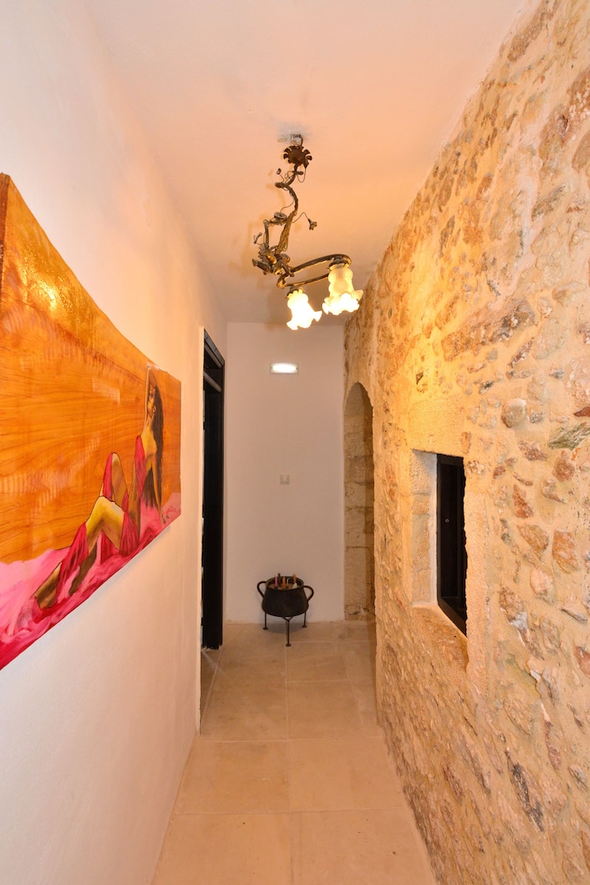 Antonia's House 8/50