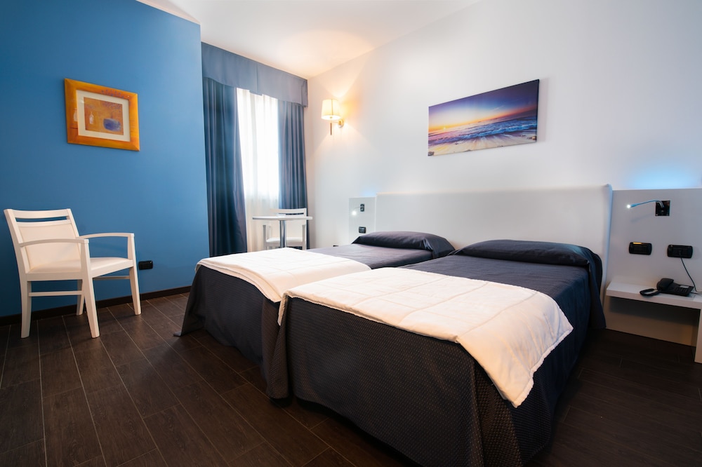 غرفة بسريرين منفصلين، Hotel Mediterraneo 2/3