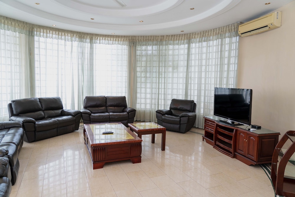 Luxury 2-Bdrm Apartment In Oysterbay 29/50