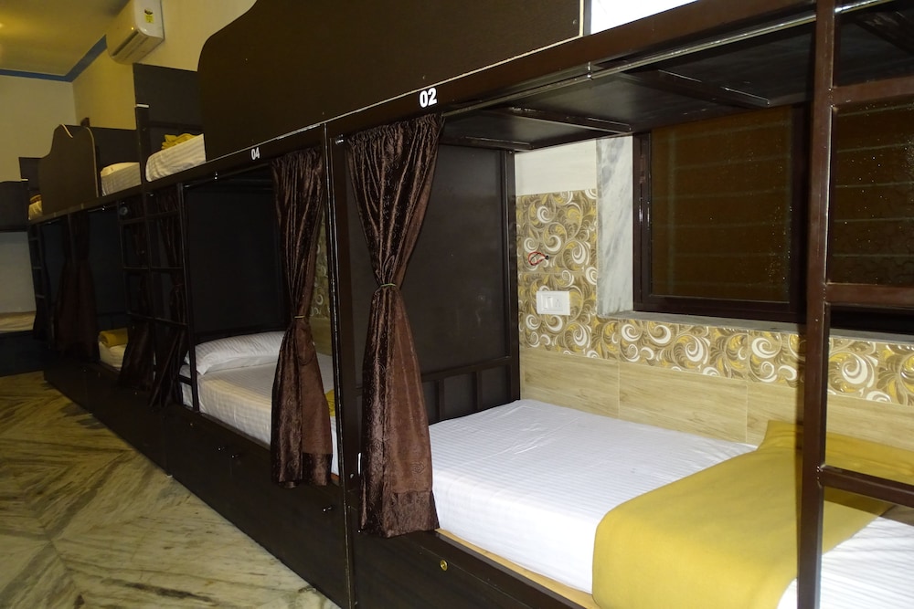 Sunshine Hostels 14/18