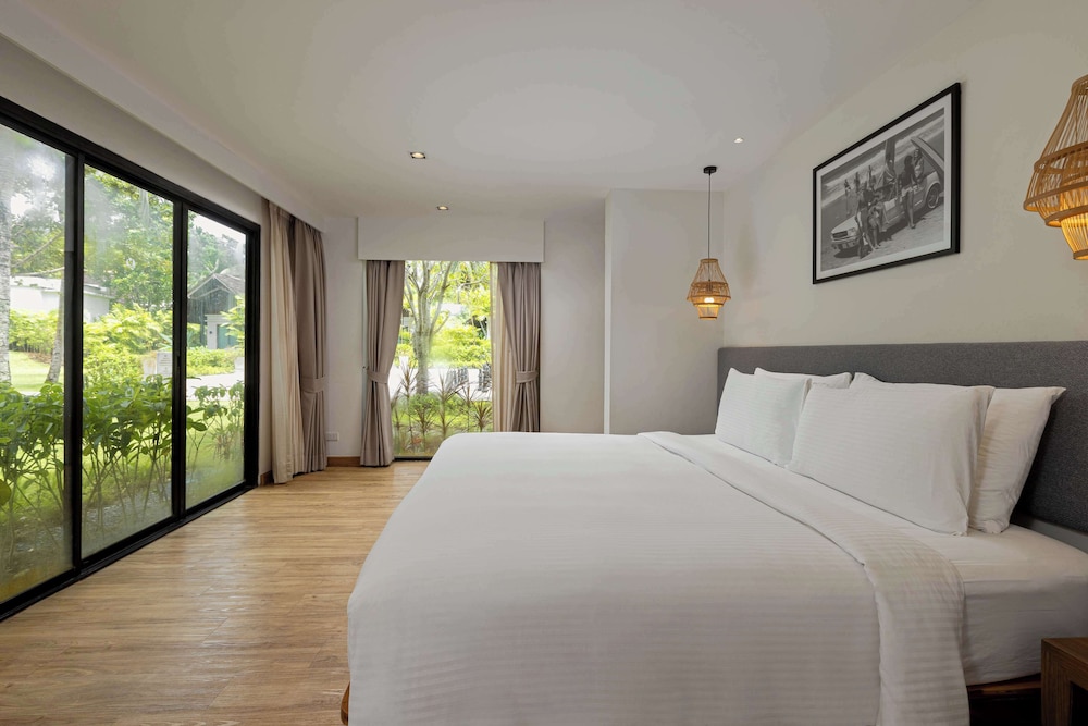 Outrigger Khao Lak Beach Resort 15/50