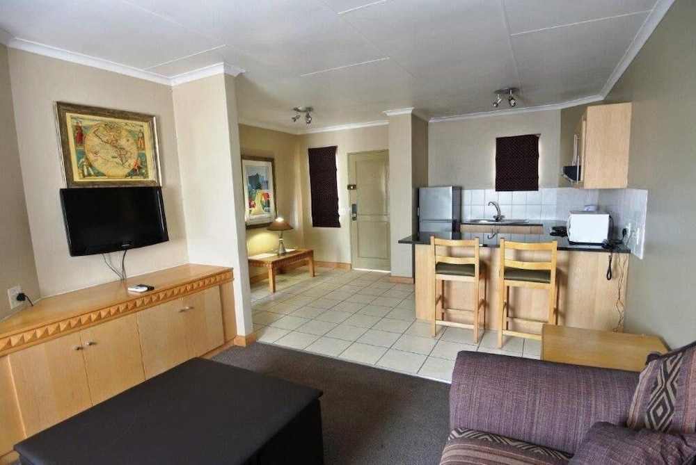 Airport Inn and Suites 32/47