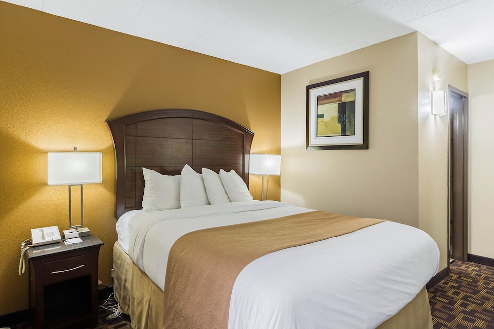 Quality Inn & Suites Arden Hills - Saint Paul North 11/37