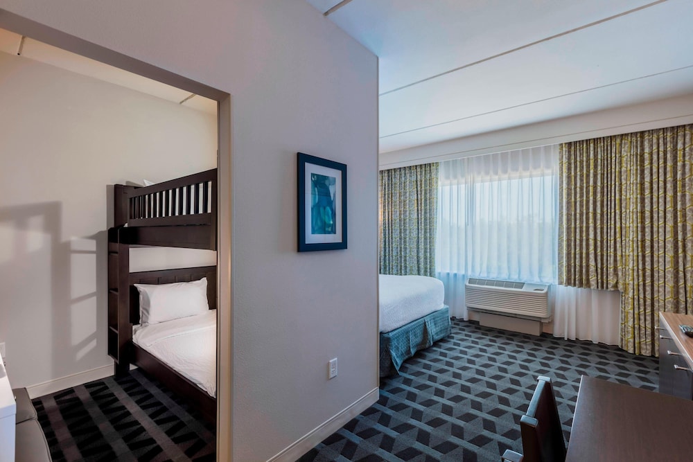 Towneplace Suites By Marriott Orlando At Sea World 40/57