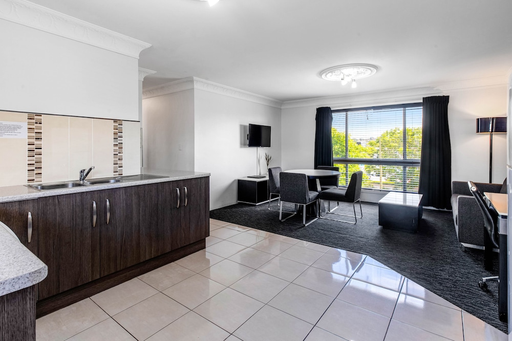 Leichhardt Motor Inn 7/69
