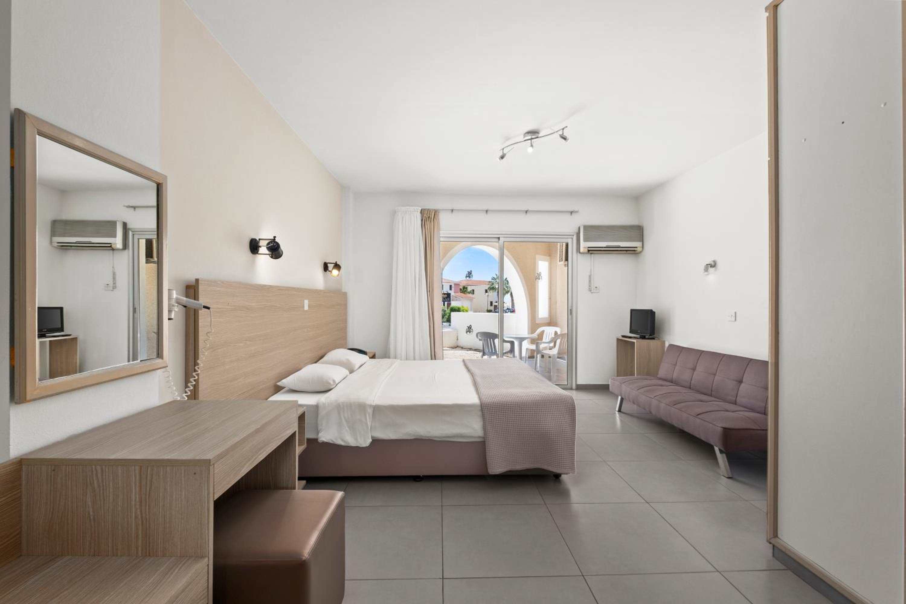 Deluxe, Studio, King Bed, Sofa