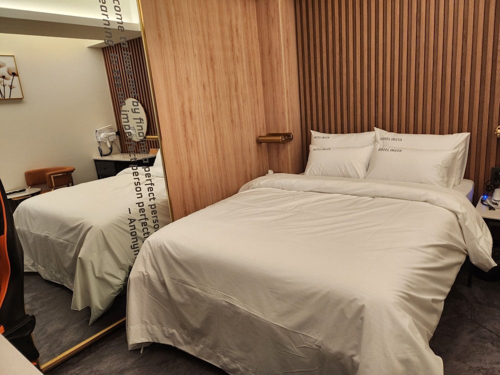 BUSINESS, DOUBLE BED
