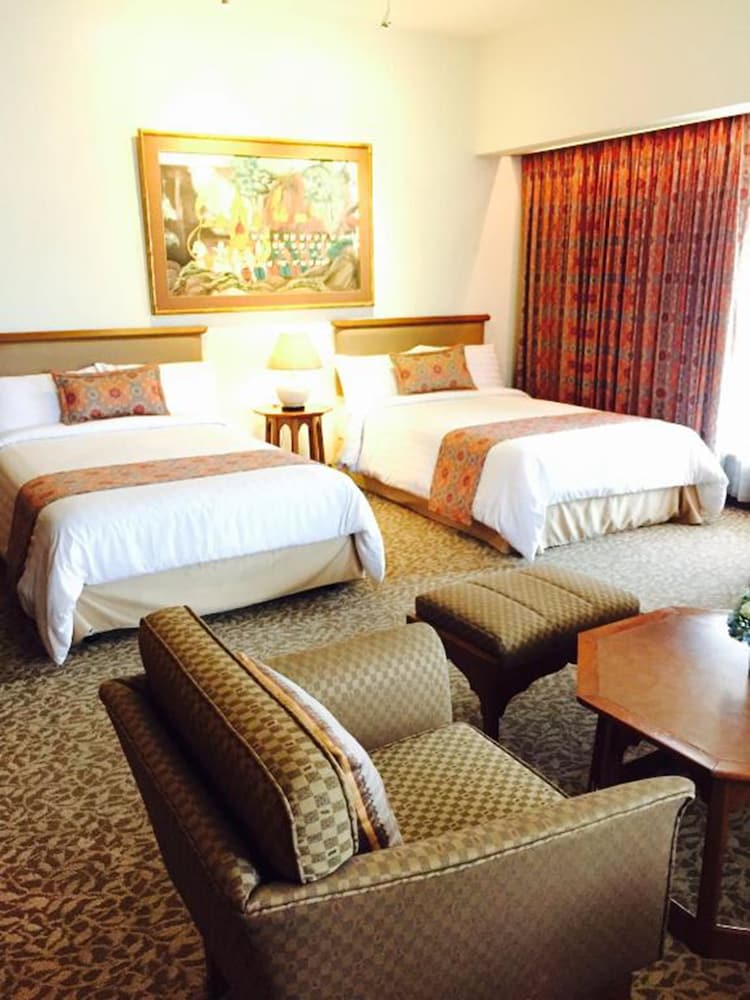Indra Regent Hotel 40/82