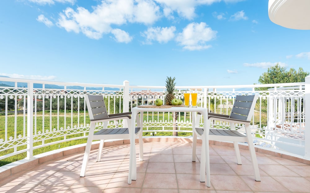 Arkadia Luxury Hotel Apartments 44/50
